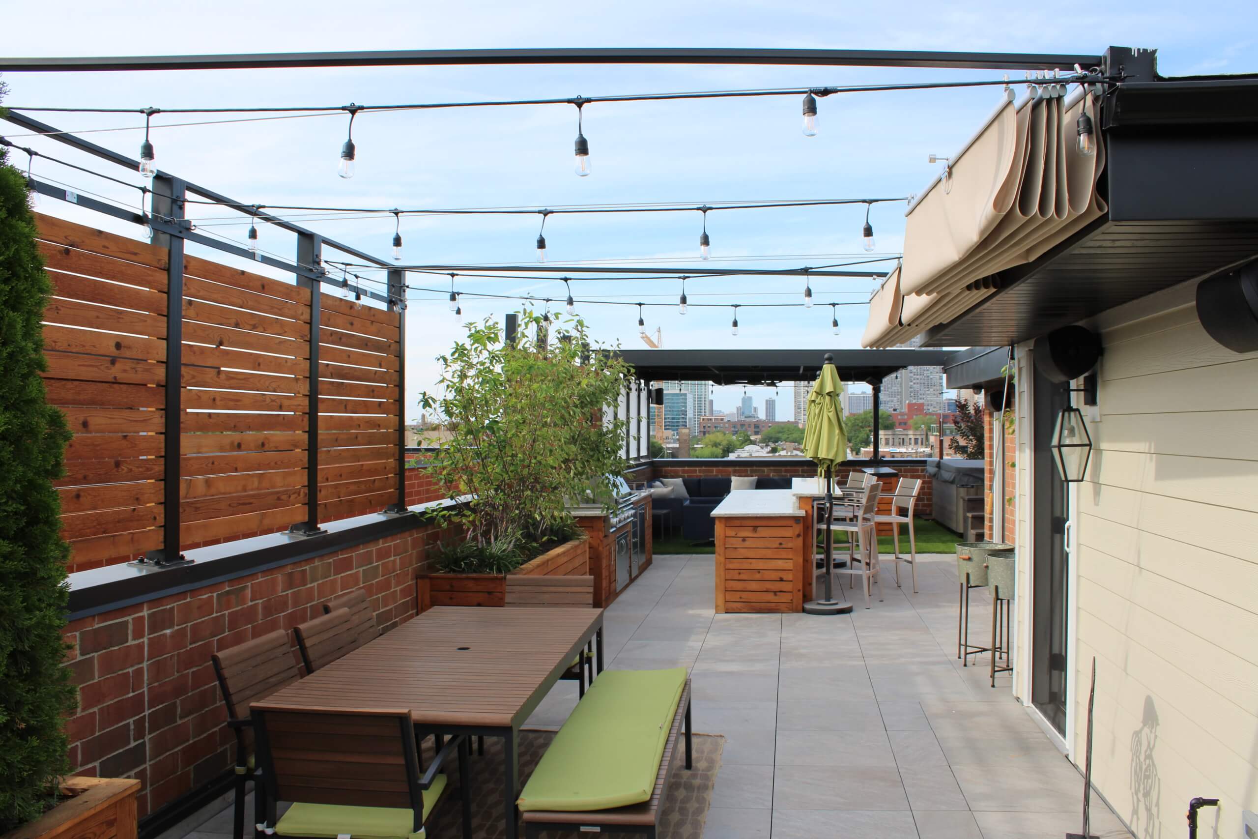Lakeview Roof Deck With Retractable Canopy & Dining Lakeview Roof Deck With Retractable Canopy & Dining Chicago il