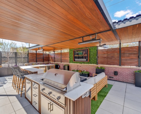 outdoor kitchen and veranda in bucktown chicago