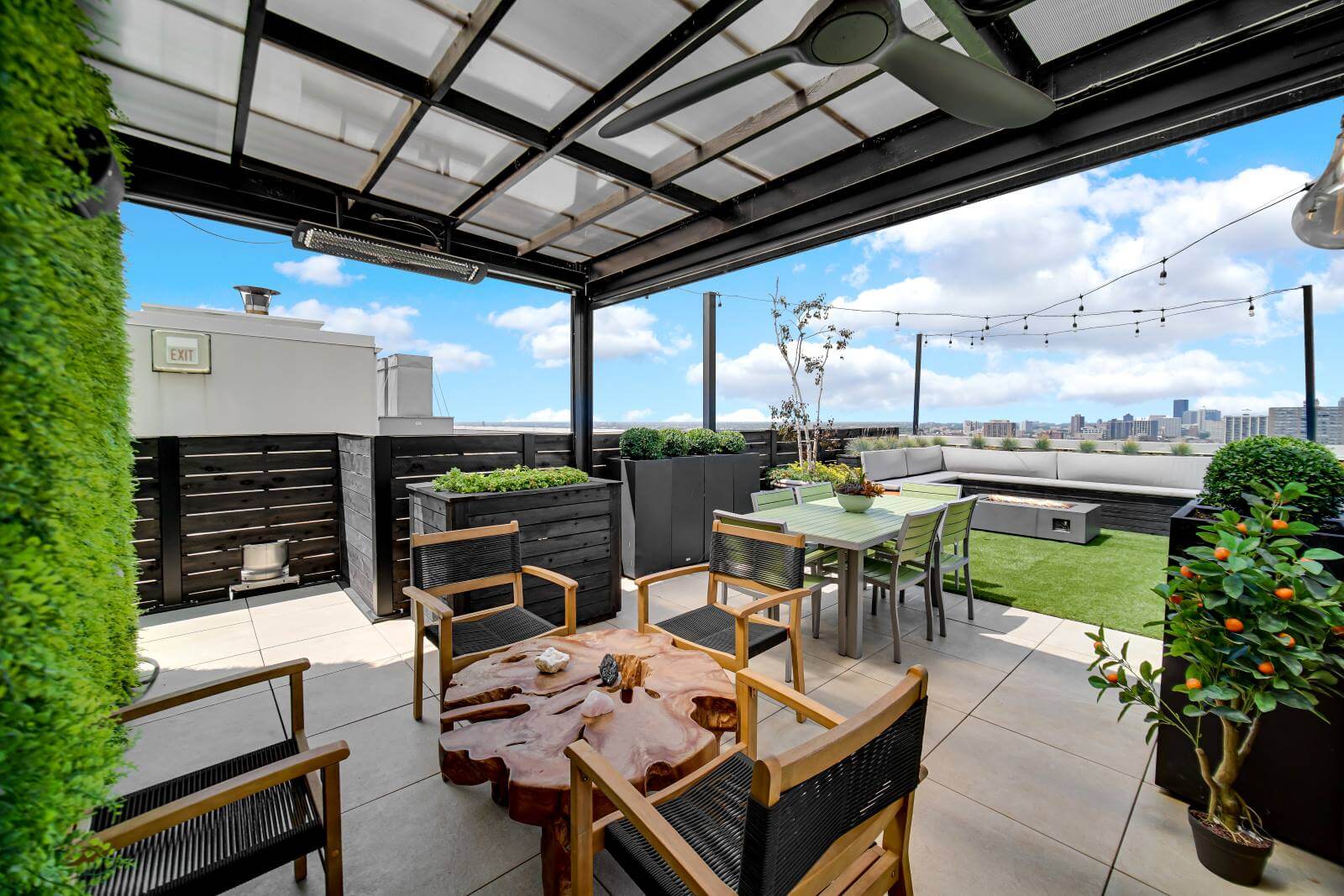 Rooftop Deck For Hosting - Wrigleyville, Chicago - Urban Rooftops ...
