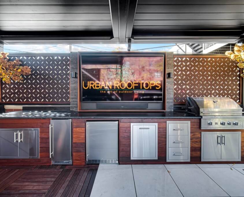 Privacy screens and TV above outdoor kitchen